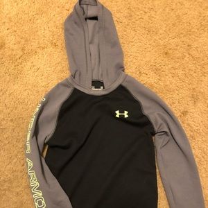 Boys size 5 under armour pullover